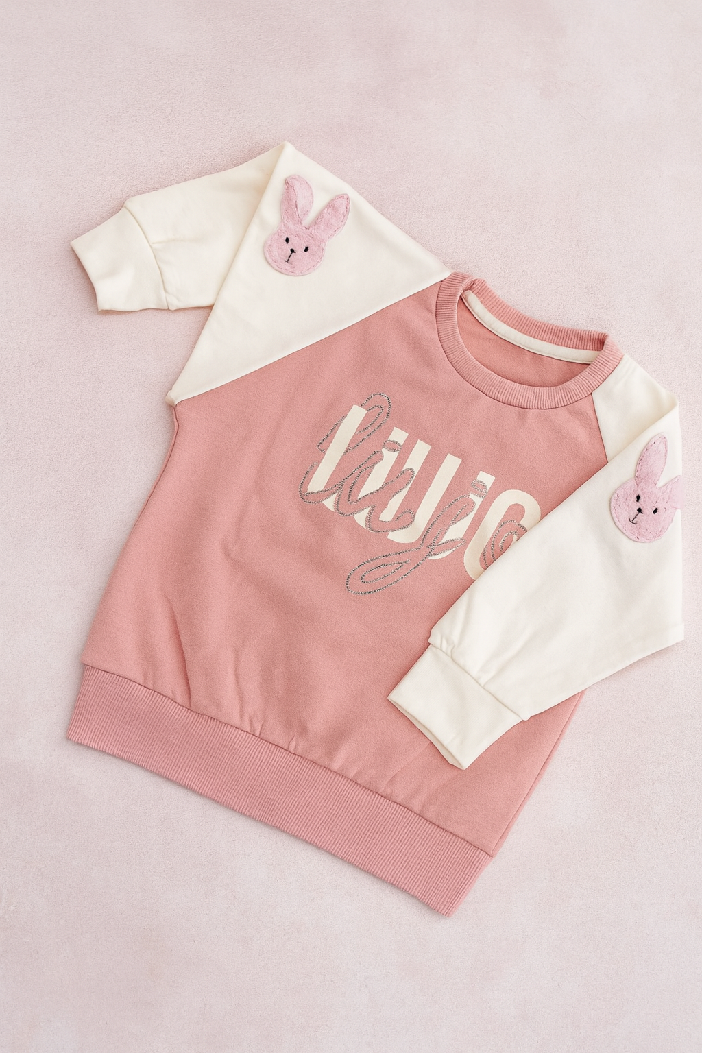 Girls Fashion Sweatshirt – Stylish & Comfortable